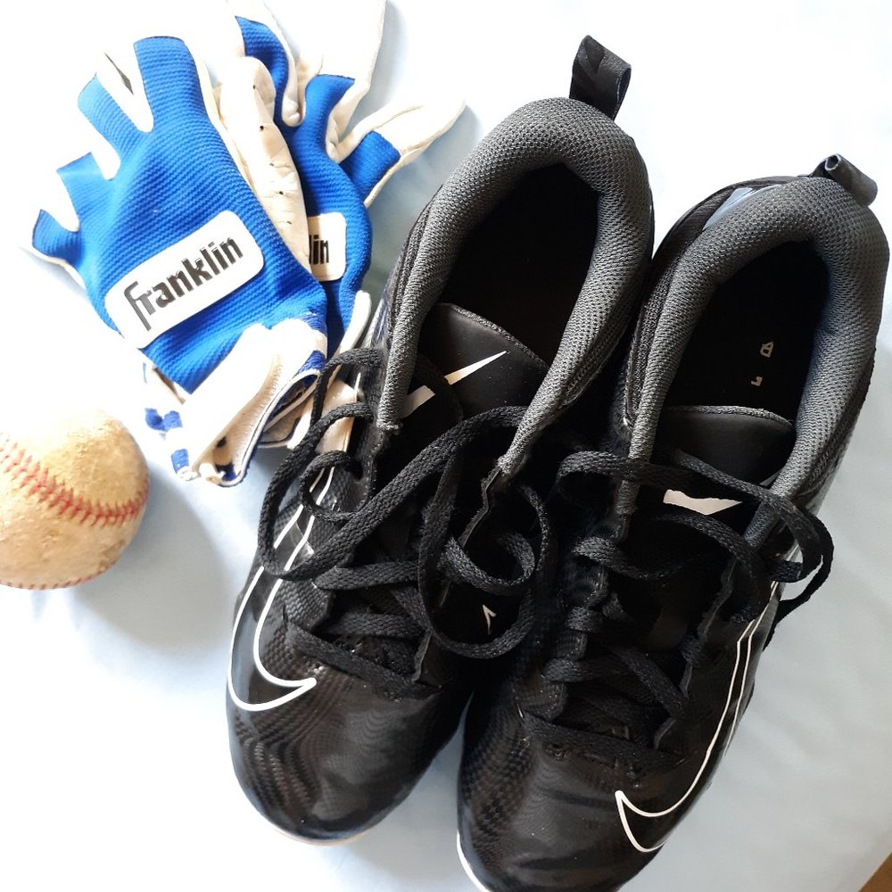 Black Nike Vapor Fastflex Boy's Sport Cleats